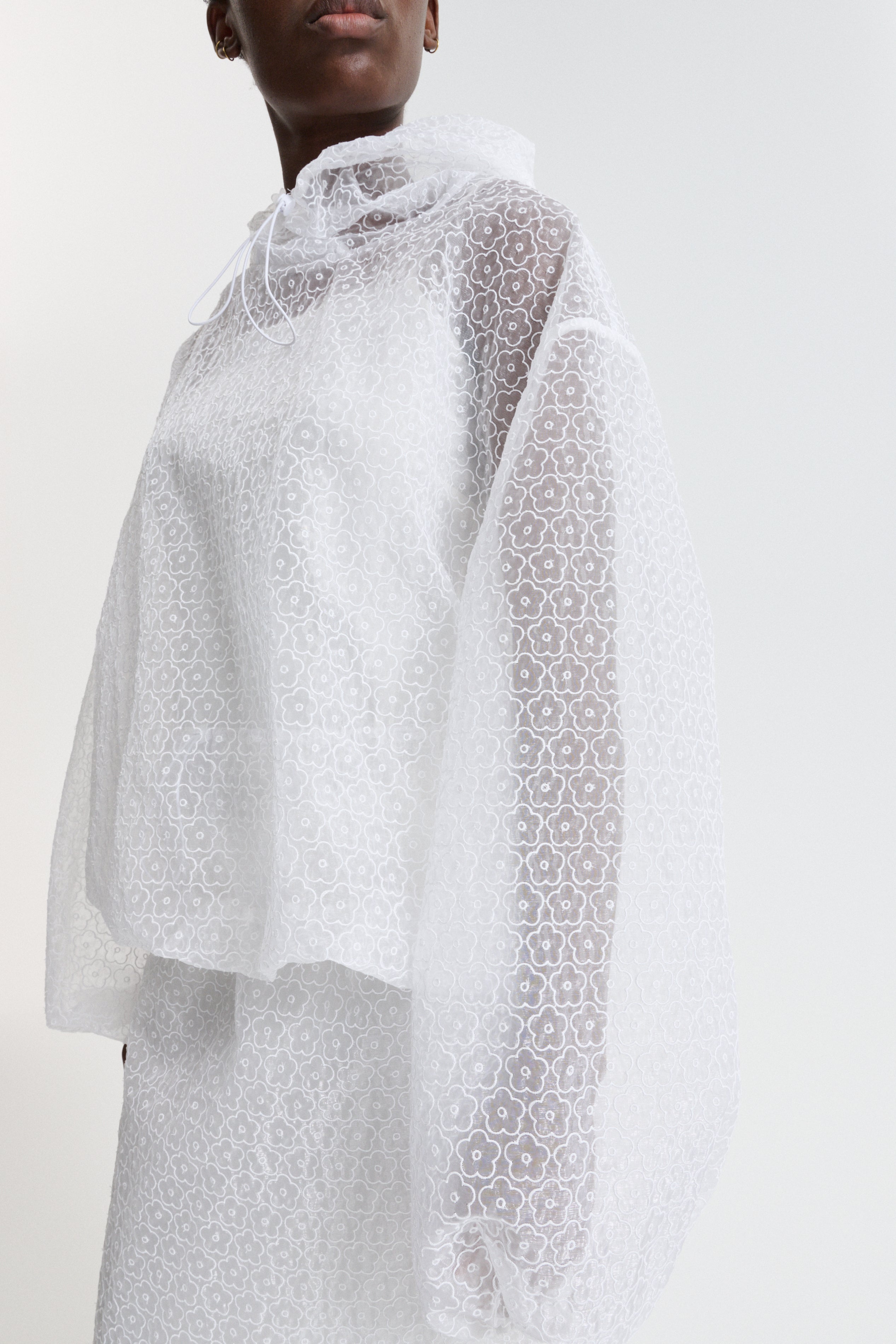 CBSHILA | HOODIE WINDFLOWER EMB WHITE