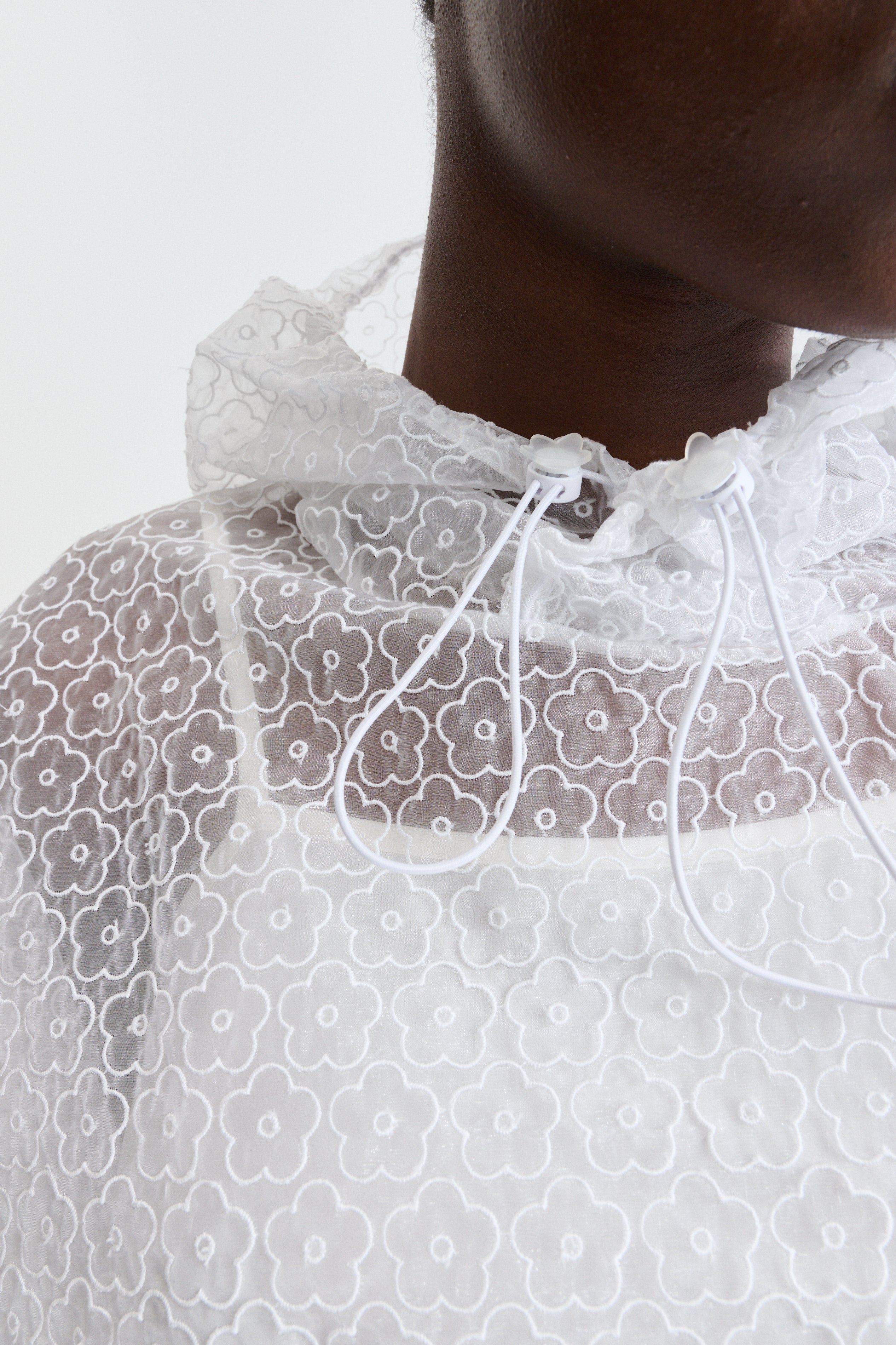 CBSHILA | HOODIE WINDFLOWER EMB WHITE