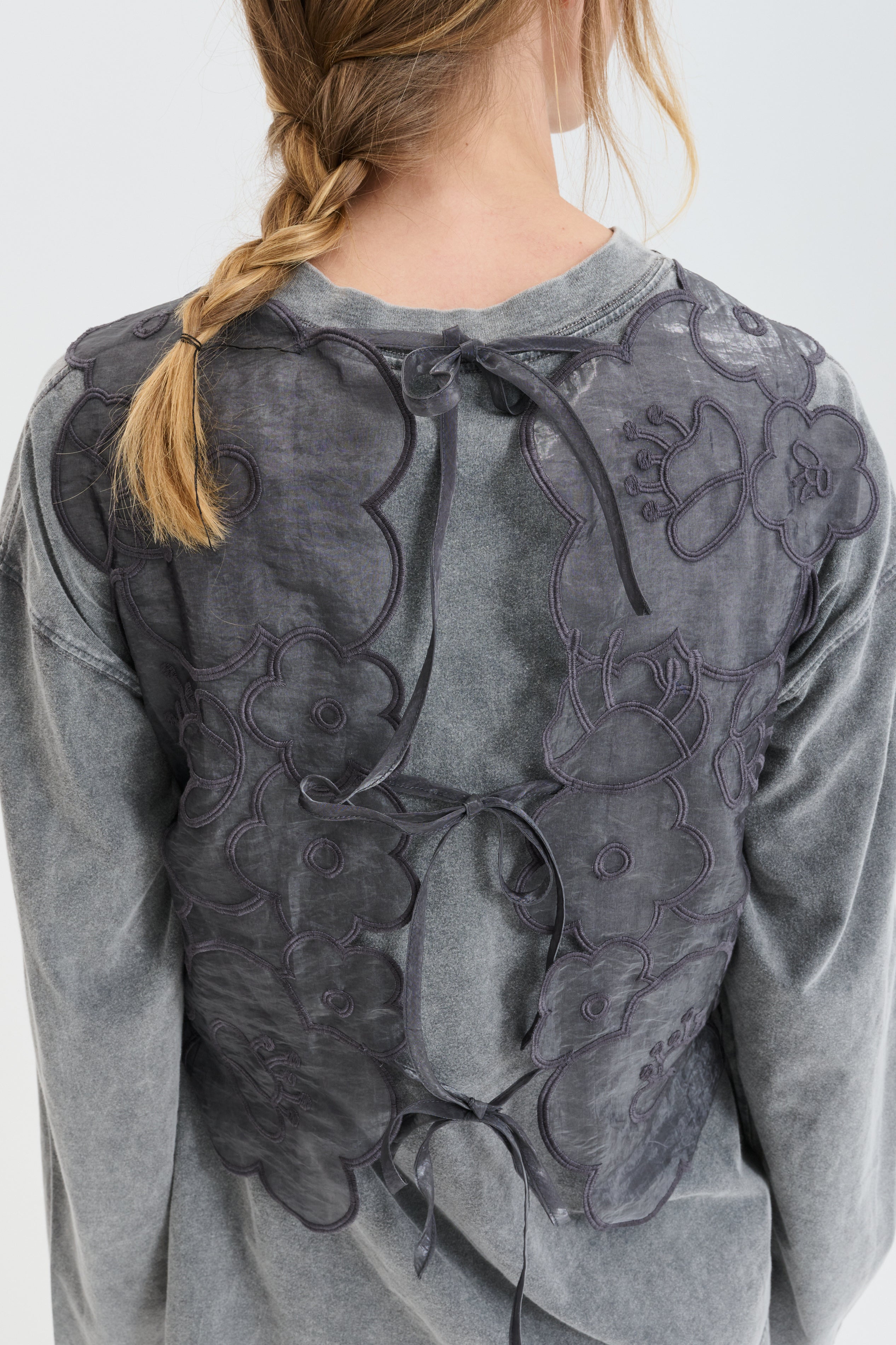 CBBLAKE | TOP EMBROIDERED MYRTIA GREY