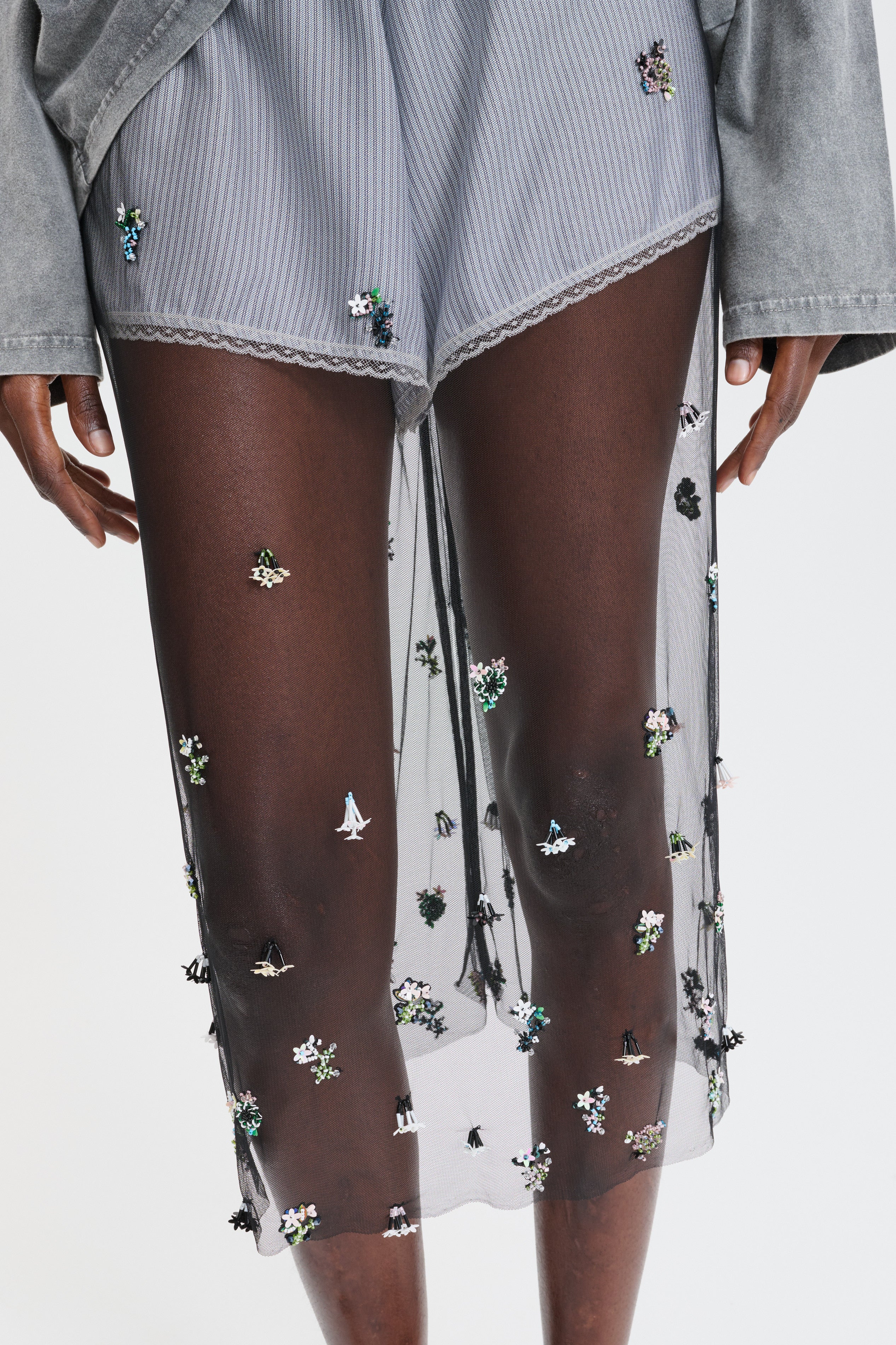 CBBRIA | SKIRT WILDFLOWER APPLIQUÈ BLACK MULTI