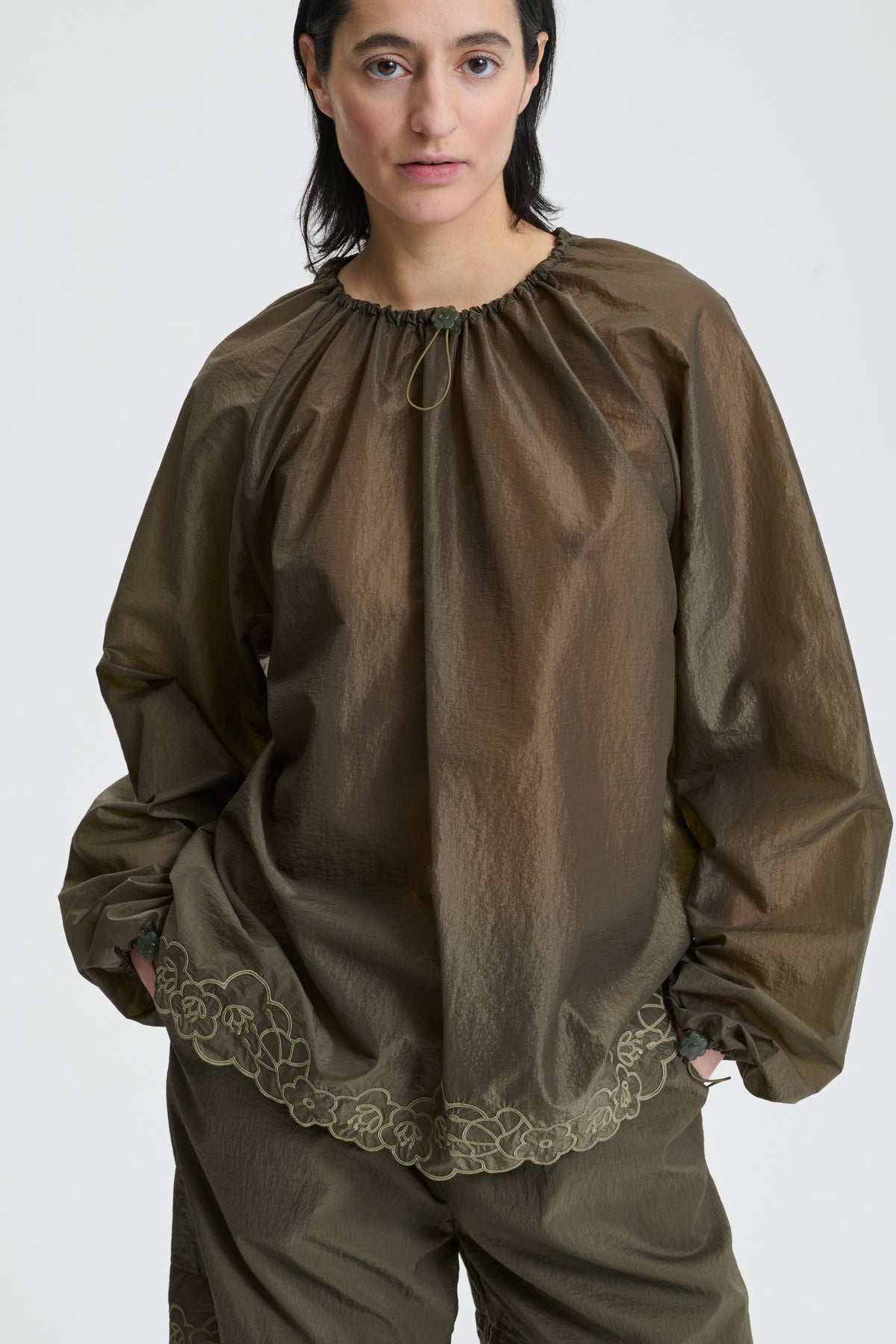BRODY | TOP EMBROIDERED RIPSTOP OLIVE