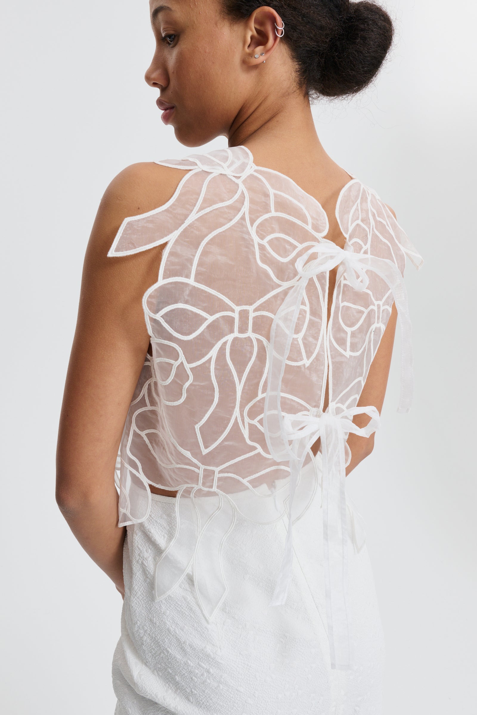 CBAYA | TOP BOW EMBROIDERY WHITE