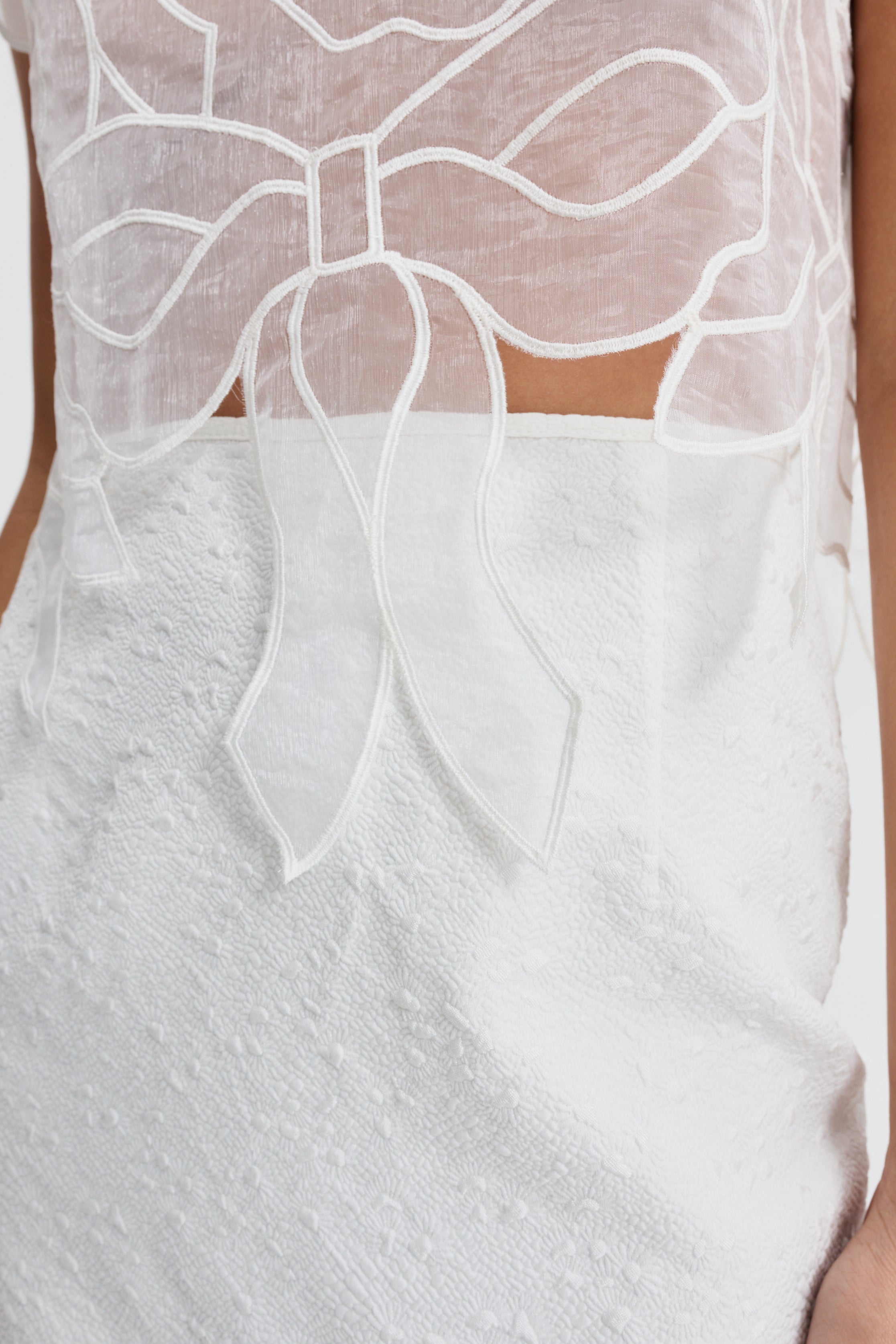CBAYA | TOP BOW EMBROIDERY WHITE