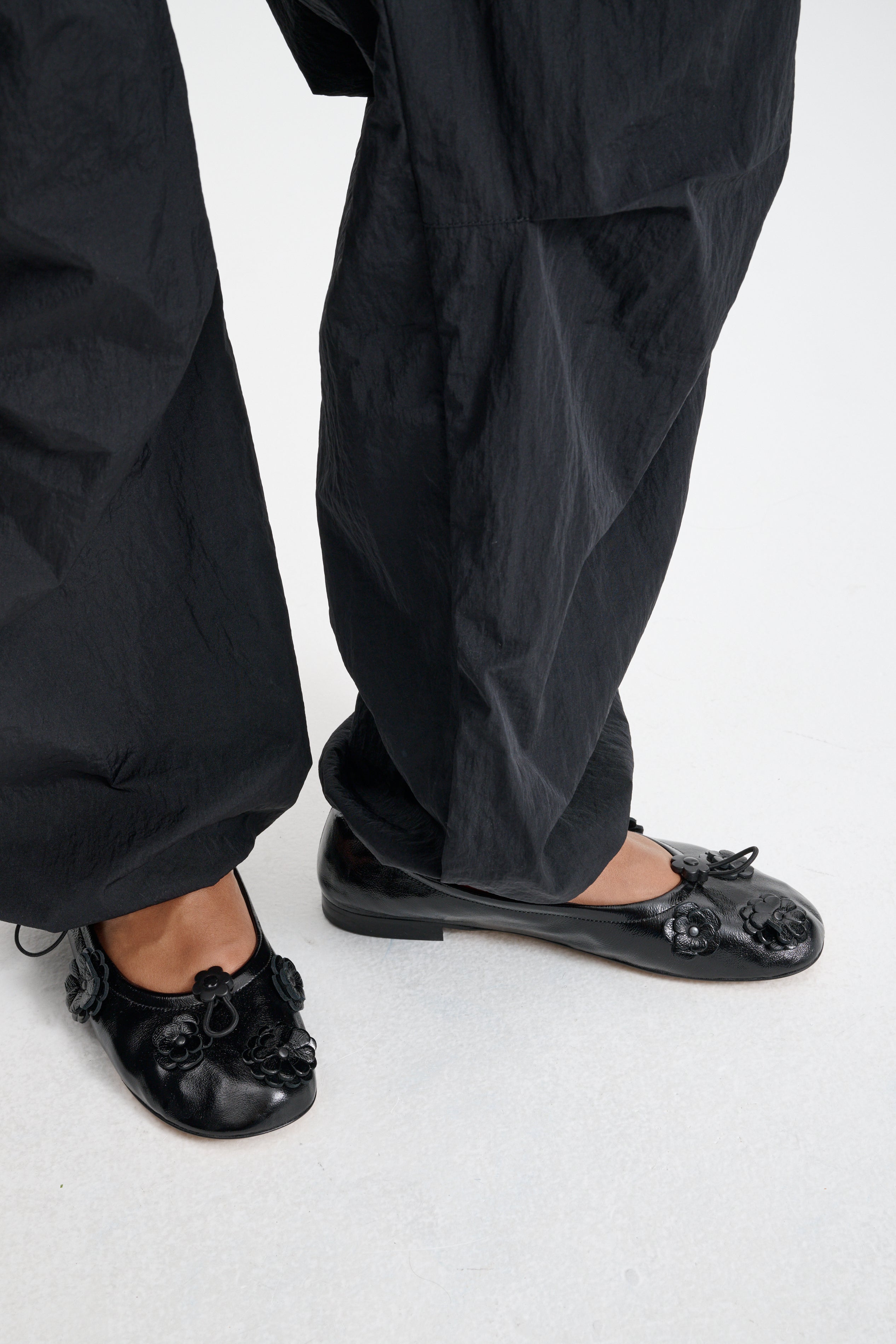 BRIELLE | FLAT PATENT LEATHER BLACK