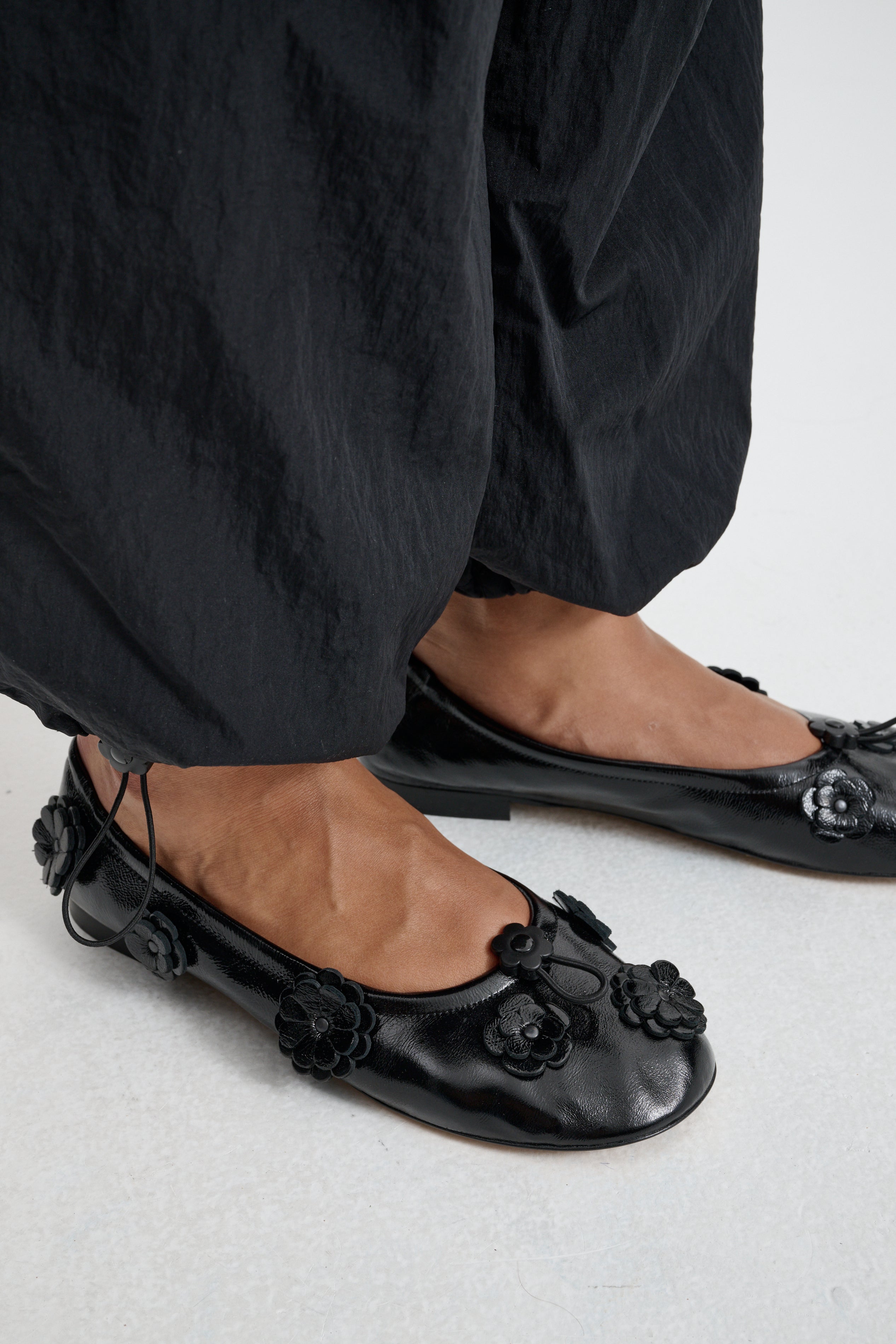BRIELLE | FLAT PATENT LEATHER BLACK