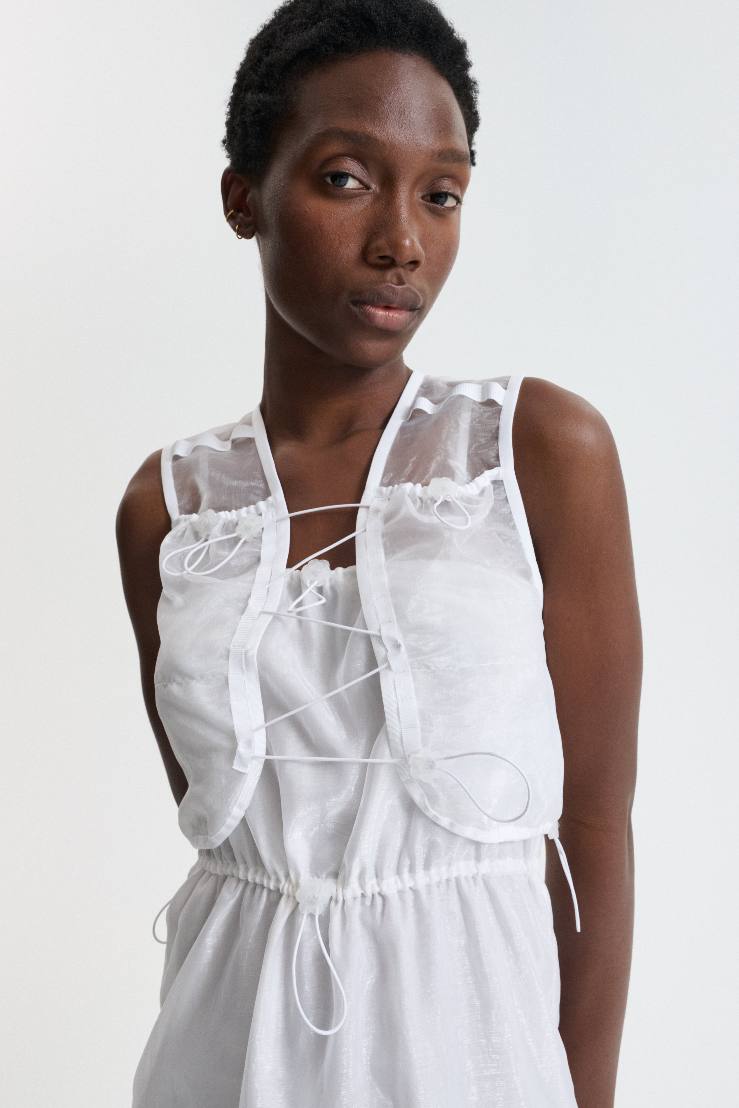 BONA | VEST LIQUID MYRTIA WHITE