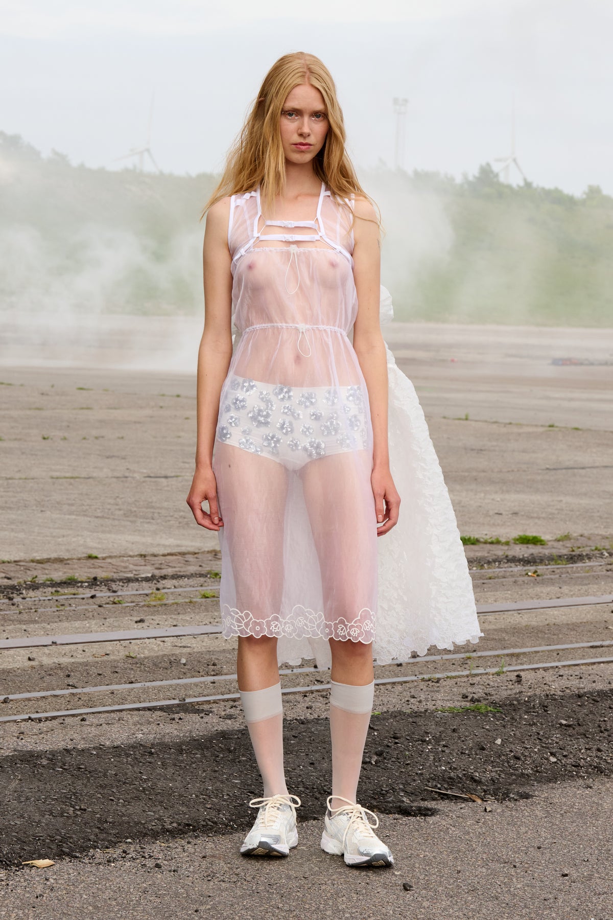BARR | DRESS LIQUID MYRTIA WHITE - LOOK 23