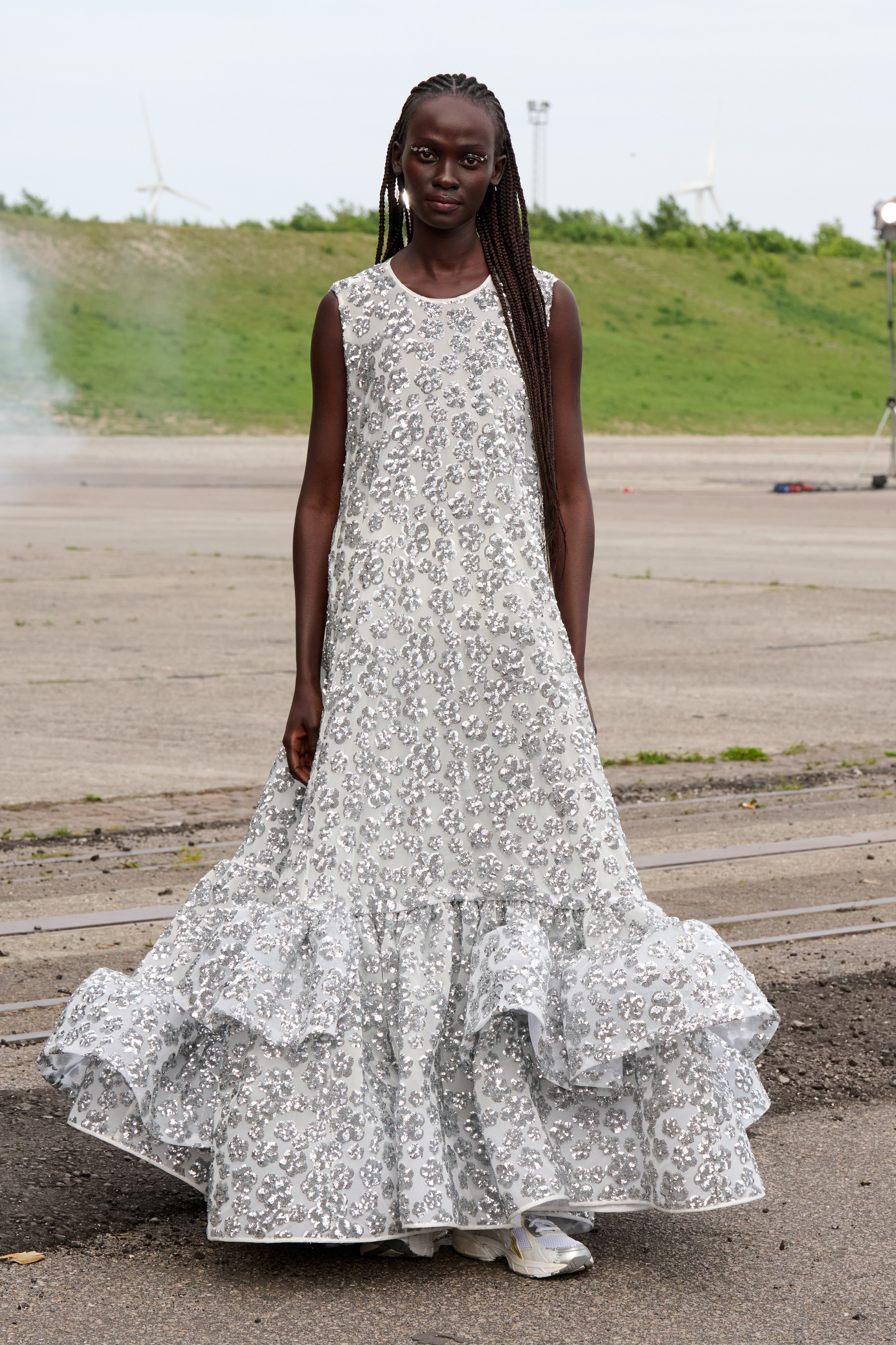 MARIA | DRESS UME FLORAL SEQUINS SILVER - LOOK 7